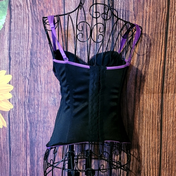 Native Intimates Corset - Picture 3 of 13
